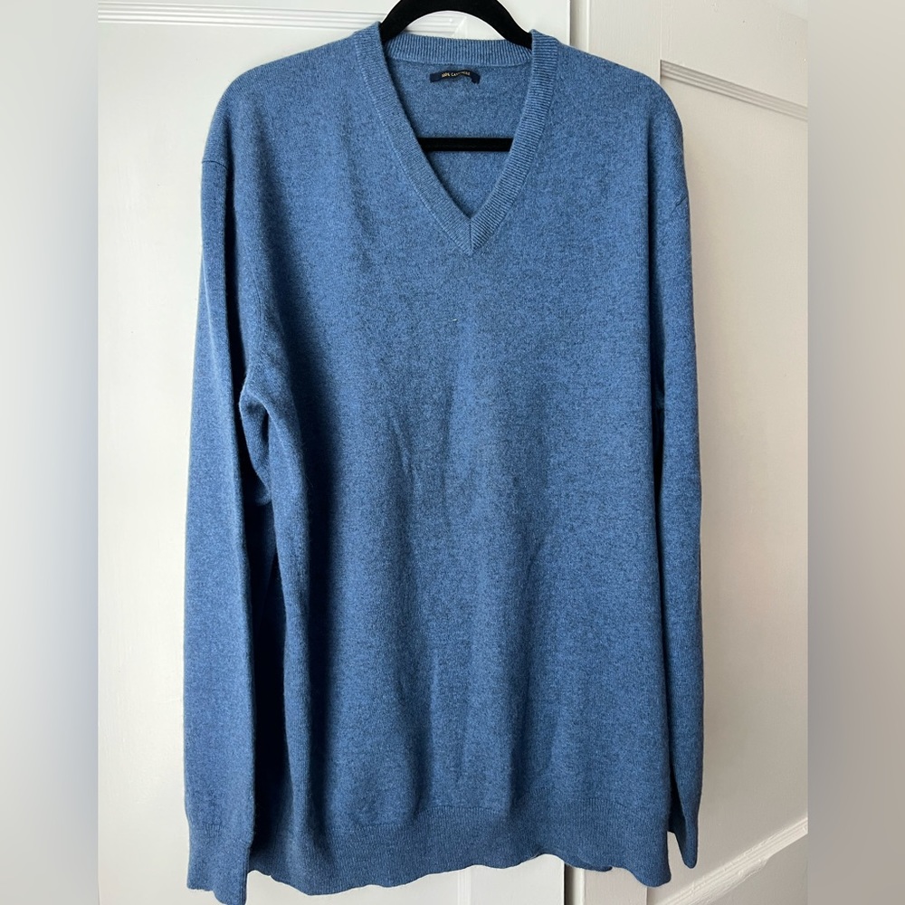 Men’s v-neck cashmere sweater
